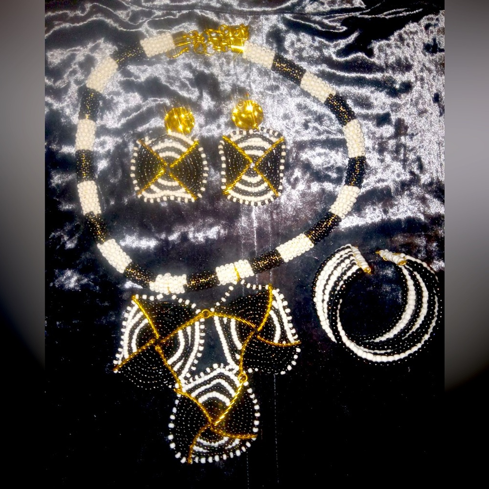 Sassy Jones Tribal Necklace, Earrings and Bracelet set with Dust bag.
